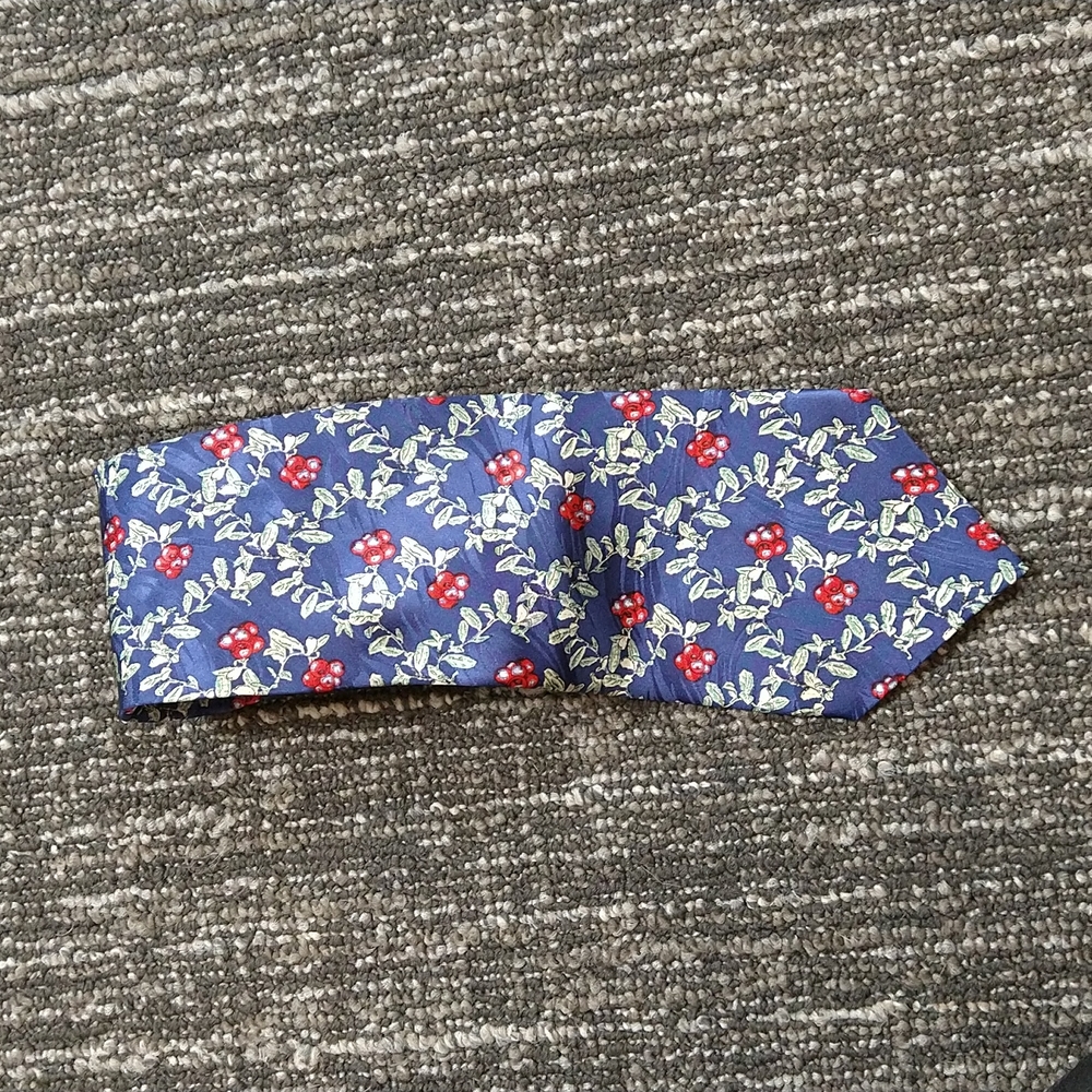 Marko Mikael red berry tie